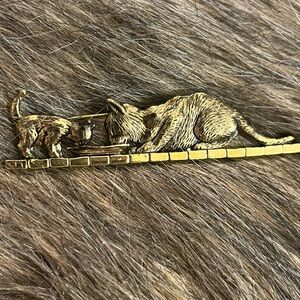 Gold Cats Eating Brooch